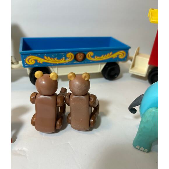 Vintage Fisher Price Circus Train •2 Lions • 2 Monkeys • 2 Bears • 1 Elephant - Picture 11 of 15
